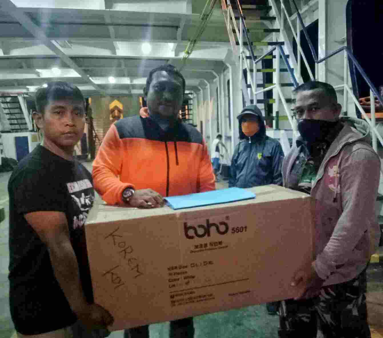 BPBD Muna Jemput Logistik APD 50 Pcs “Baju Khusus” Sekali Pakai