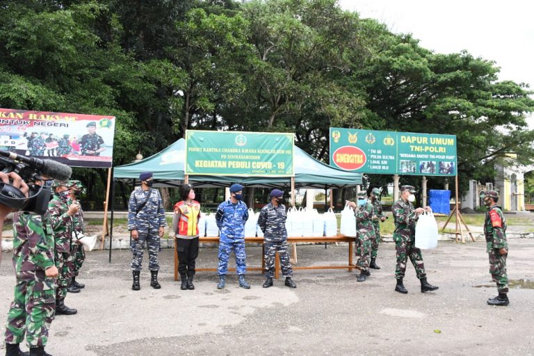 TNI-Polri Gelar Kembali Dapur umum di Kota Kendari.