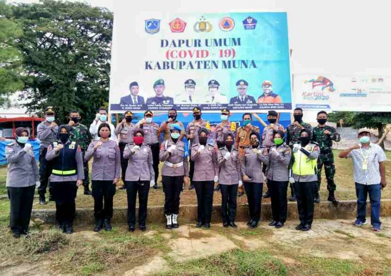 Resmikan Dapur Umum, BPBD Muna Bareng TNI-Polri Berbagi 500 Porsi Takjil