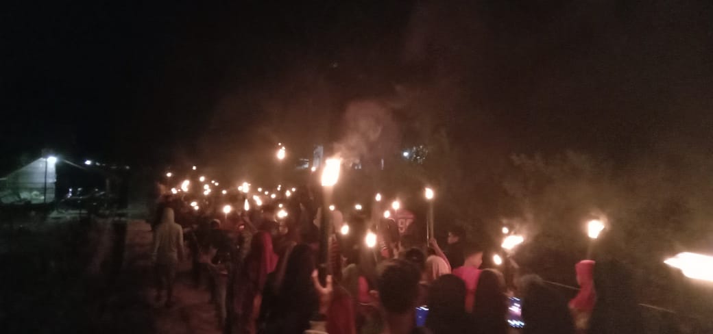 Mahasiswa dan remaja mesjid wawonii tengah,gelar pawai obor menyambut hari raya IDUL ADHA 1441 H.