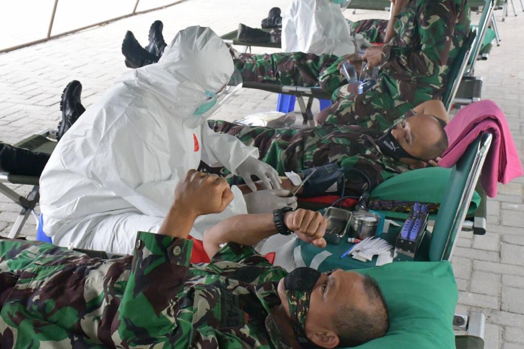 Sambut HUT RI Ke-75 Korem 143/HO,menggelar kegiatan Donor darah.