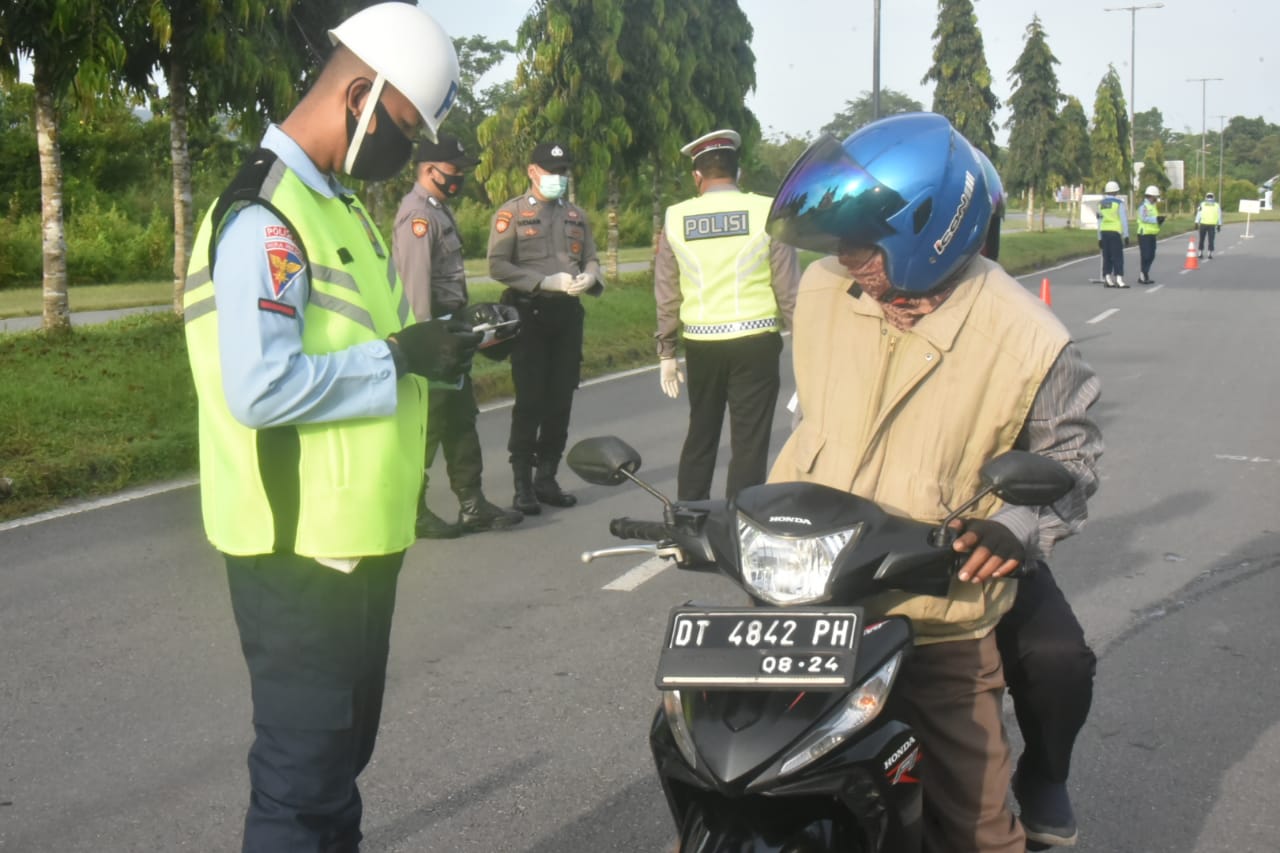 Satpomau Lanud Haluoleo, menggelar Opsgaktib dan menegakkan protokol kesehatan Covid-19