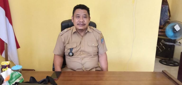 Kades Andoolo Utama Konsel,kecewa terlambatnya gaji aparat Desa.