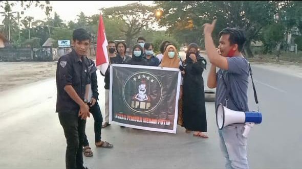 Laskar Pemuda Merah Putih (LPMP) gelar Unras Menolak Kedatangan jokowi di Sultra.